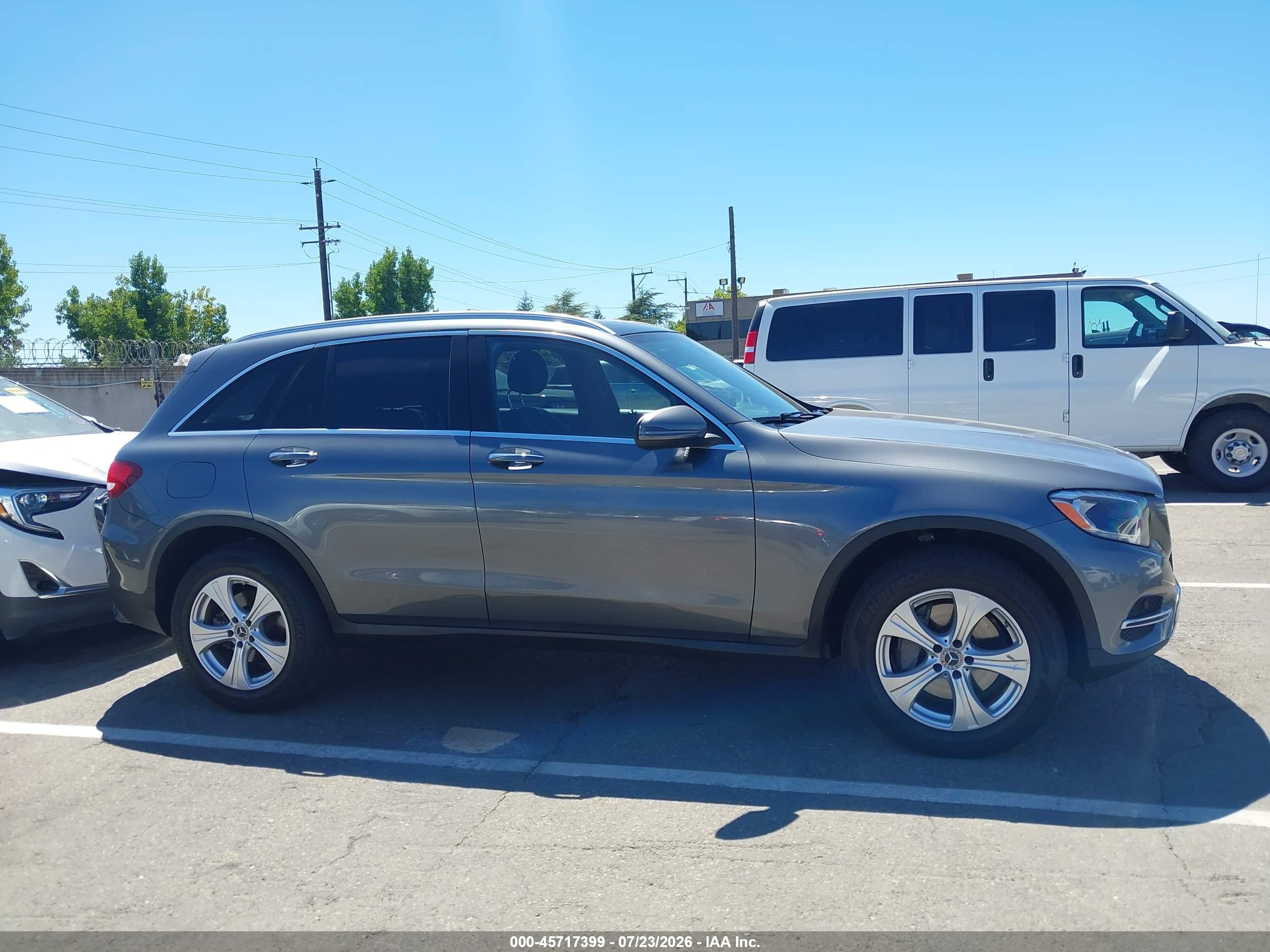 2017 MERCEDES-BENZ GLC 300 4MATIC