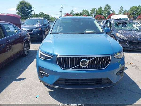2025 VOLVO XC40 B5 PLUS BRIGHT THEME