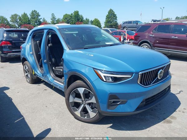 2025 VOLVO XC40 B5 PLUS BRIGHT THEME