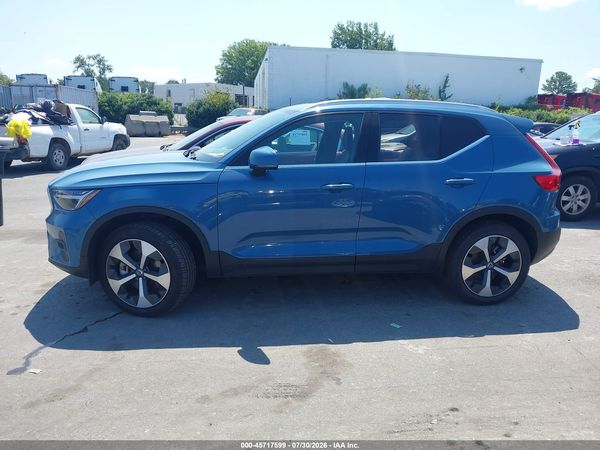 2025 VOLVO XC40 B5 PLUS BRIGHT THEME