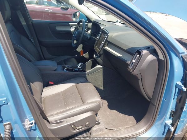 2025 VOLVO XC40 B5 PLUS BRIGHT THEME