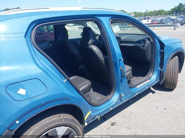 2025 VOLVO XC40 B5 PLUS BRIGHT THEME