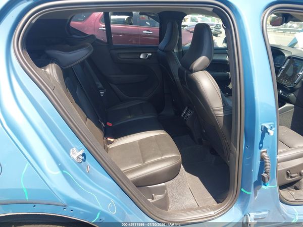 2025 VOLVO XC40 B5 PLUS BRIGHT THEME