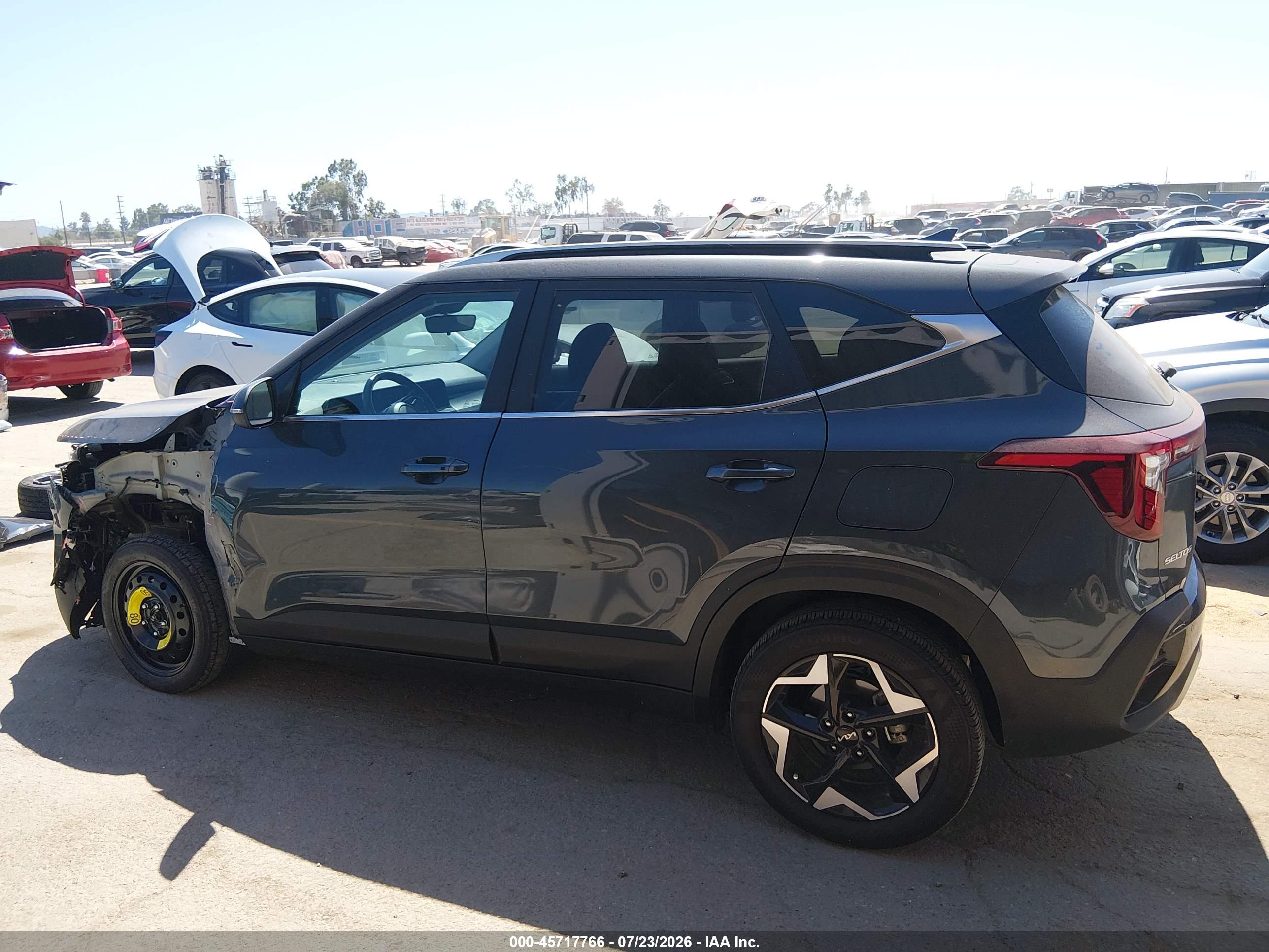 2025 KIA SELTOS EX