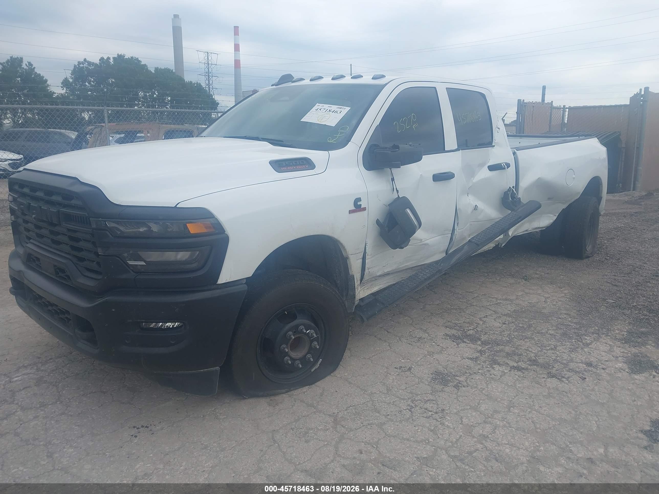 2026 RAM 3500 TRADESMAN  4X4 8' BOX — I2