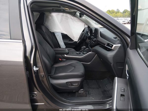 2025 TOYOTA HIGHLANDER XLE