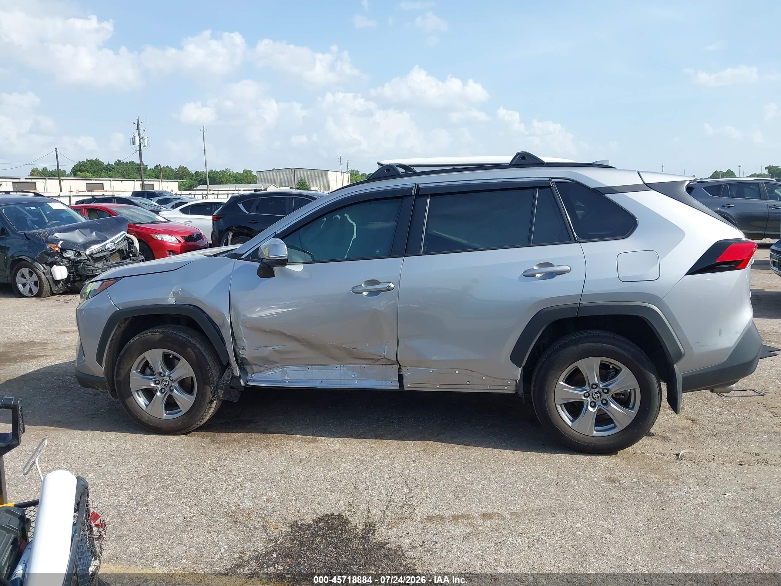 2024 TOYOTA RAV4 XLE