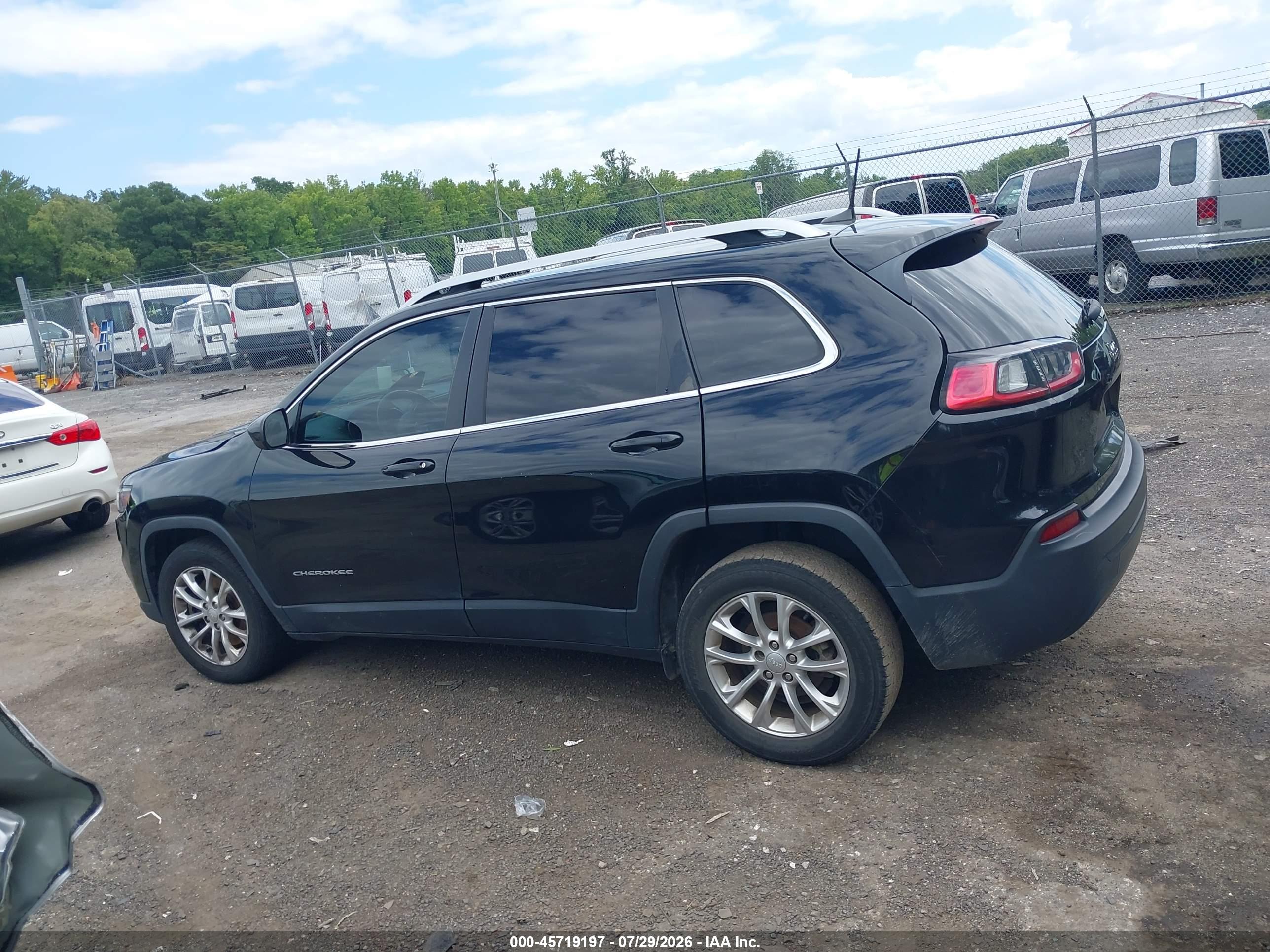 2019 JEEP CHEROKEE LATITUDE FWD