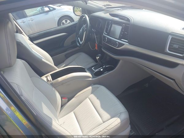2017 TOYOTA HIGHLANDER LE PLUS