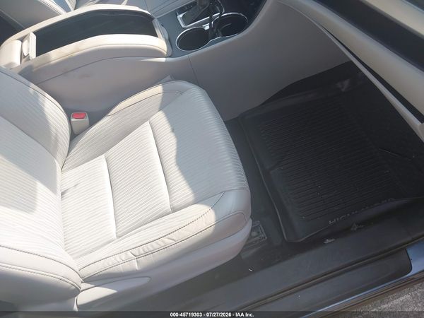 2017 TOYOTA HIGHLANDER LE PLUS