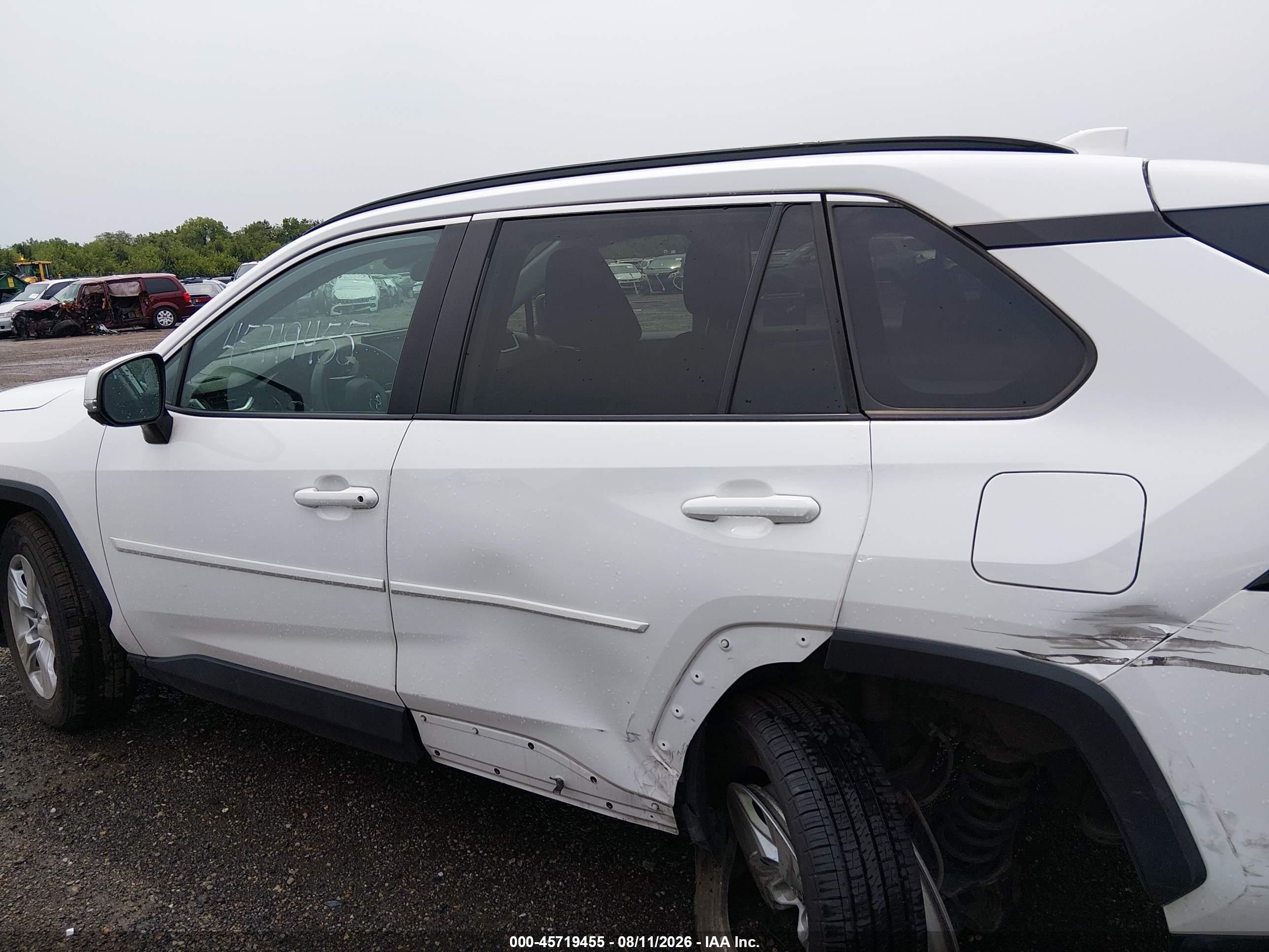 2021 TOYOTA RAV4 XLE