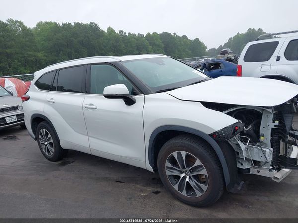 2022 TOYOTA HIGHLANDER XLE
