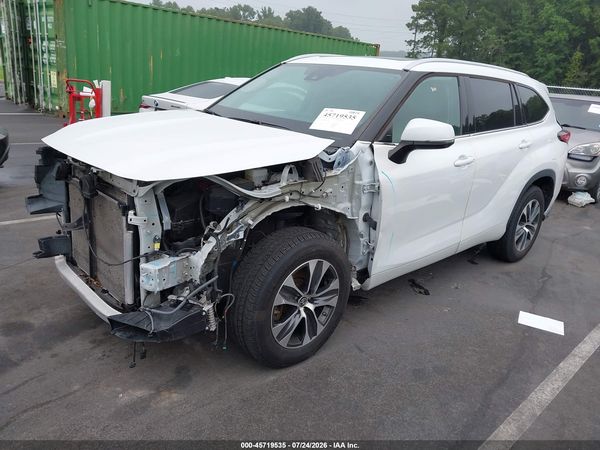 2022 TOYOTA HIGHLANDER XLE