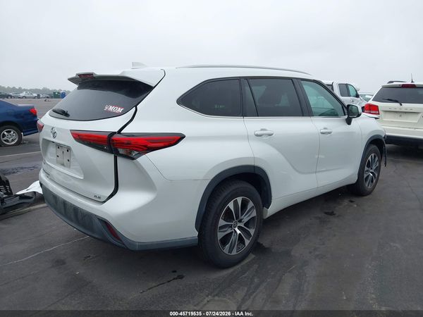 2022 TOYOTA HIGHLANDER XLE