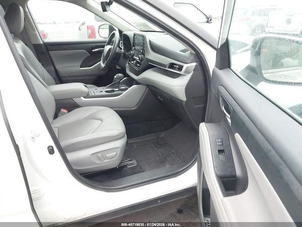 2022 TOYOTA HIGHLANDER XLE