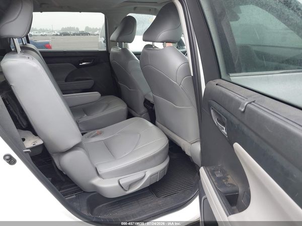 2022 TOYOTA HIGHLANDER XLE