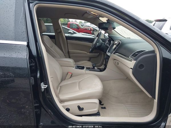 2012 CHRYSLER 300 LIMITED — I5