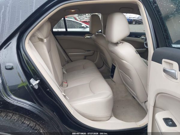 2012 CHRYSLER 300 LIMITED — I8