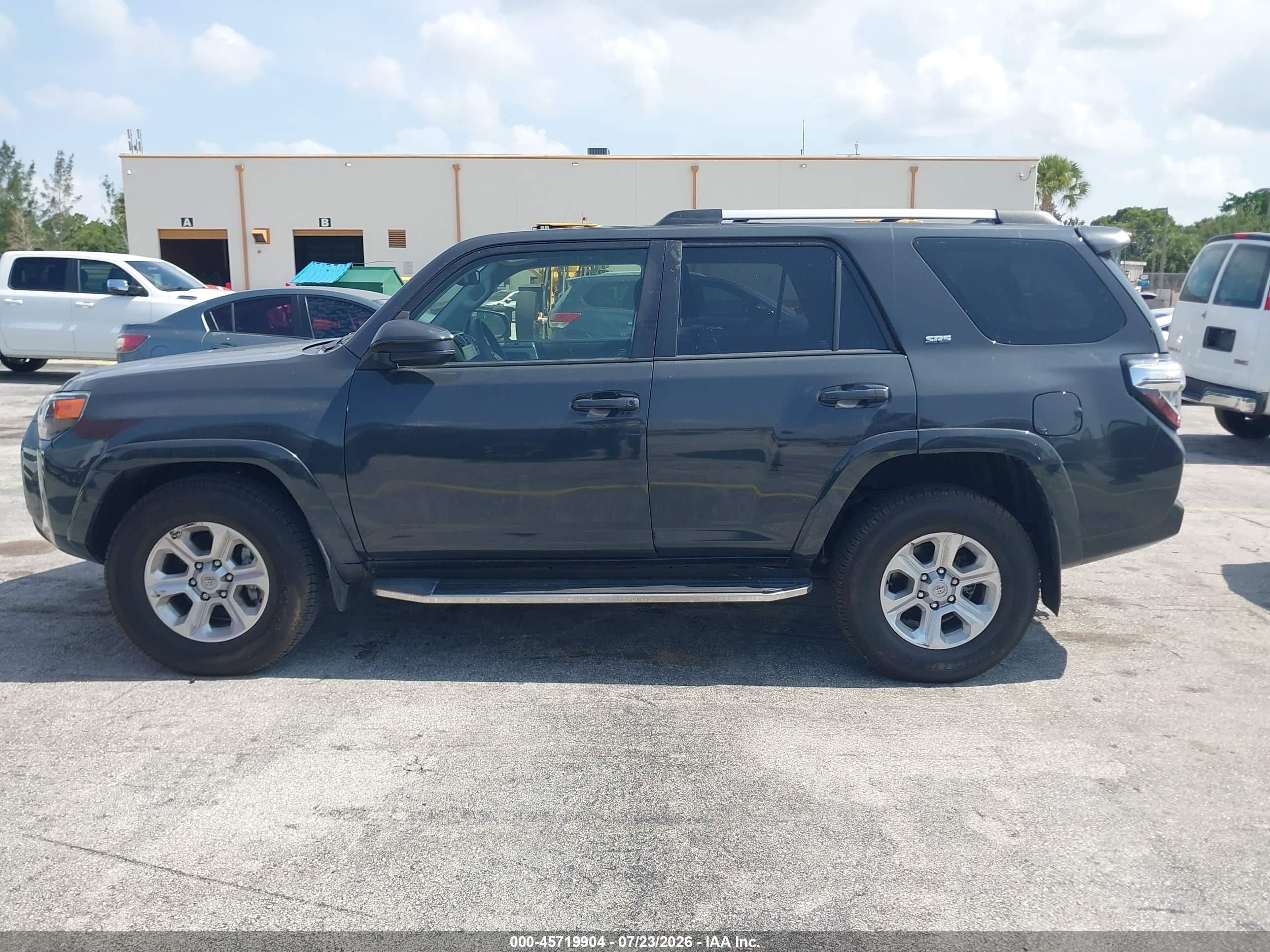 2024 TOYOTA 4RUNNER SR5
