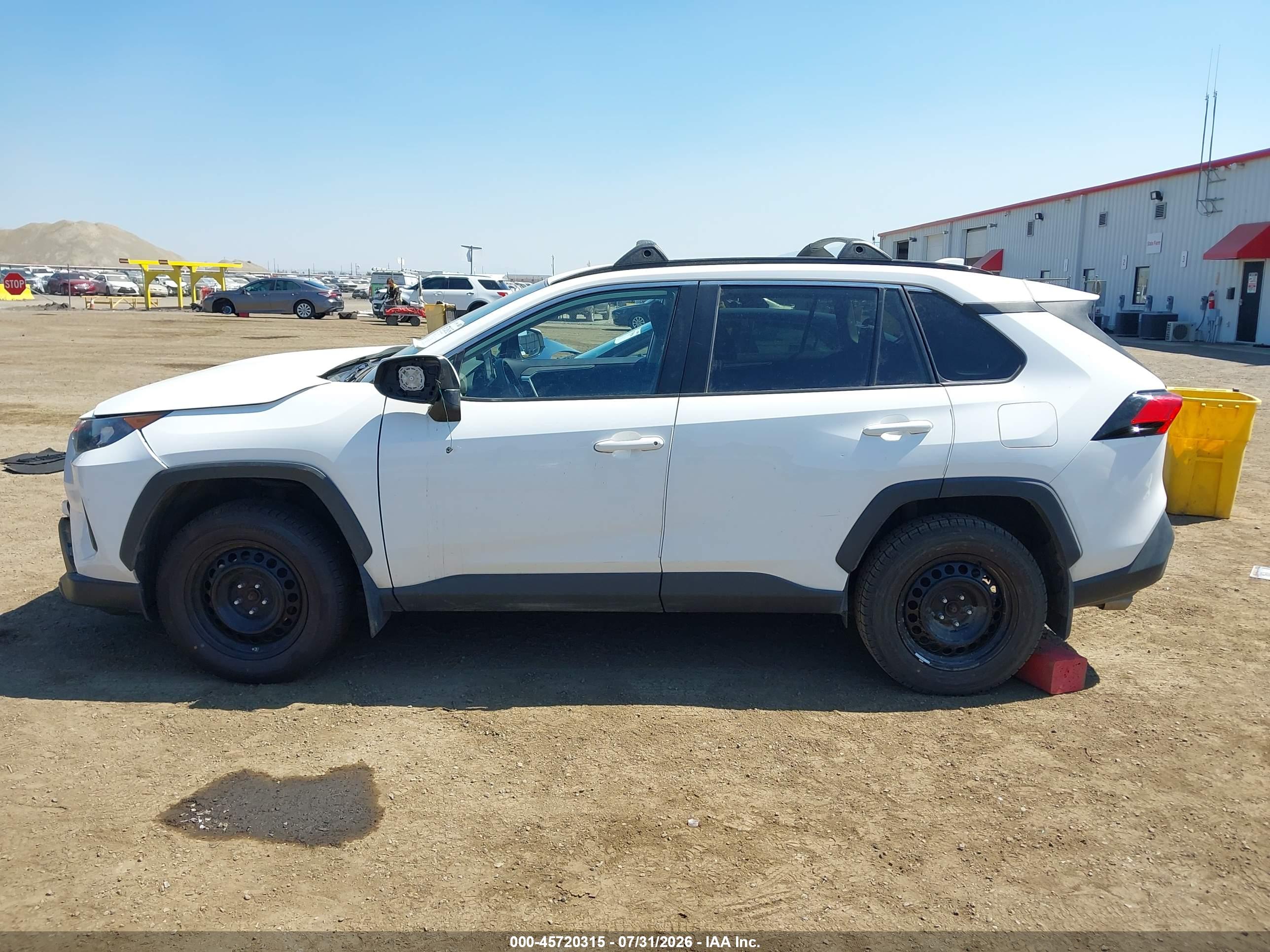 2020 TOYOTA RAV4 LE