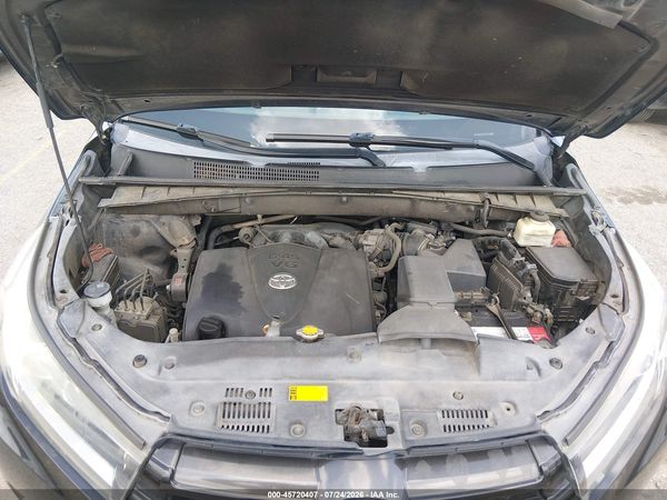 2017 TOYOTA HIGHLANDER SE