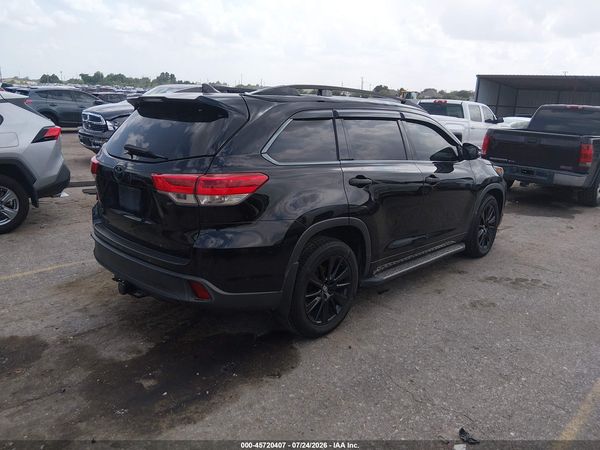 2017 TOYOTA HIGHLANDER SE