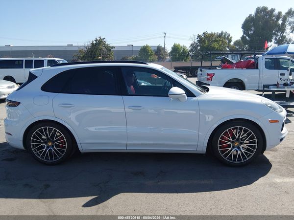 2019 PORSCHE CAYENNE