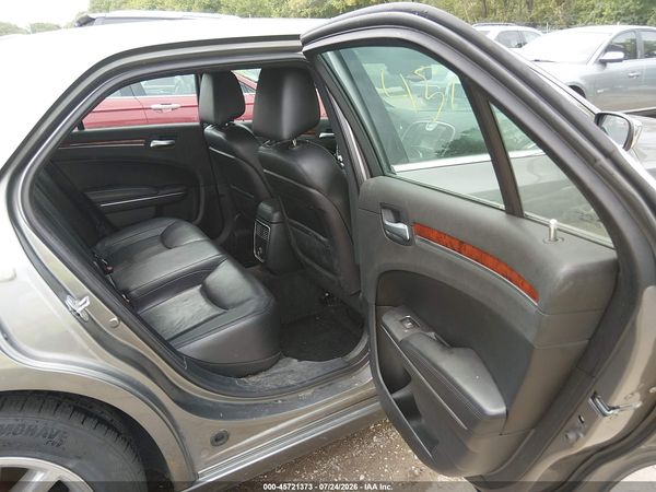 2012 CHRYSLER 300 LIMITED — I8