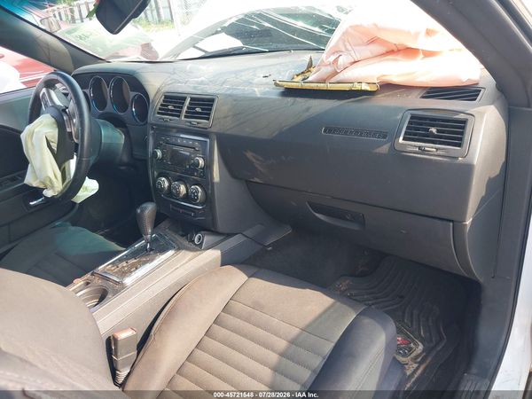 2013 DODGE CHALLENGER SXT