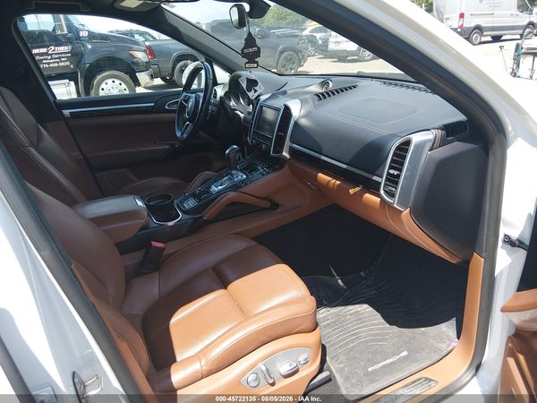 2016 PORSCHE CAYENNE