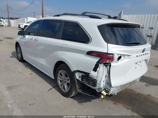 2022 TOYOTA SIENNA XLE
