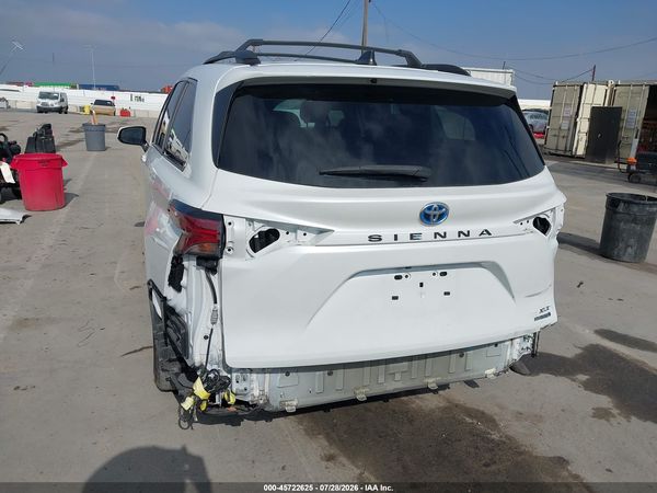 2022 TOYOTA SIENNA XLE