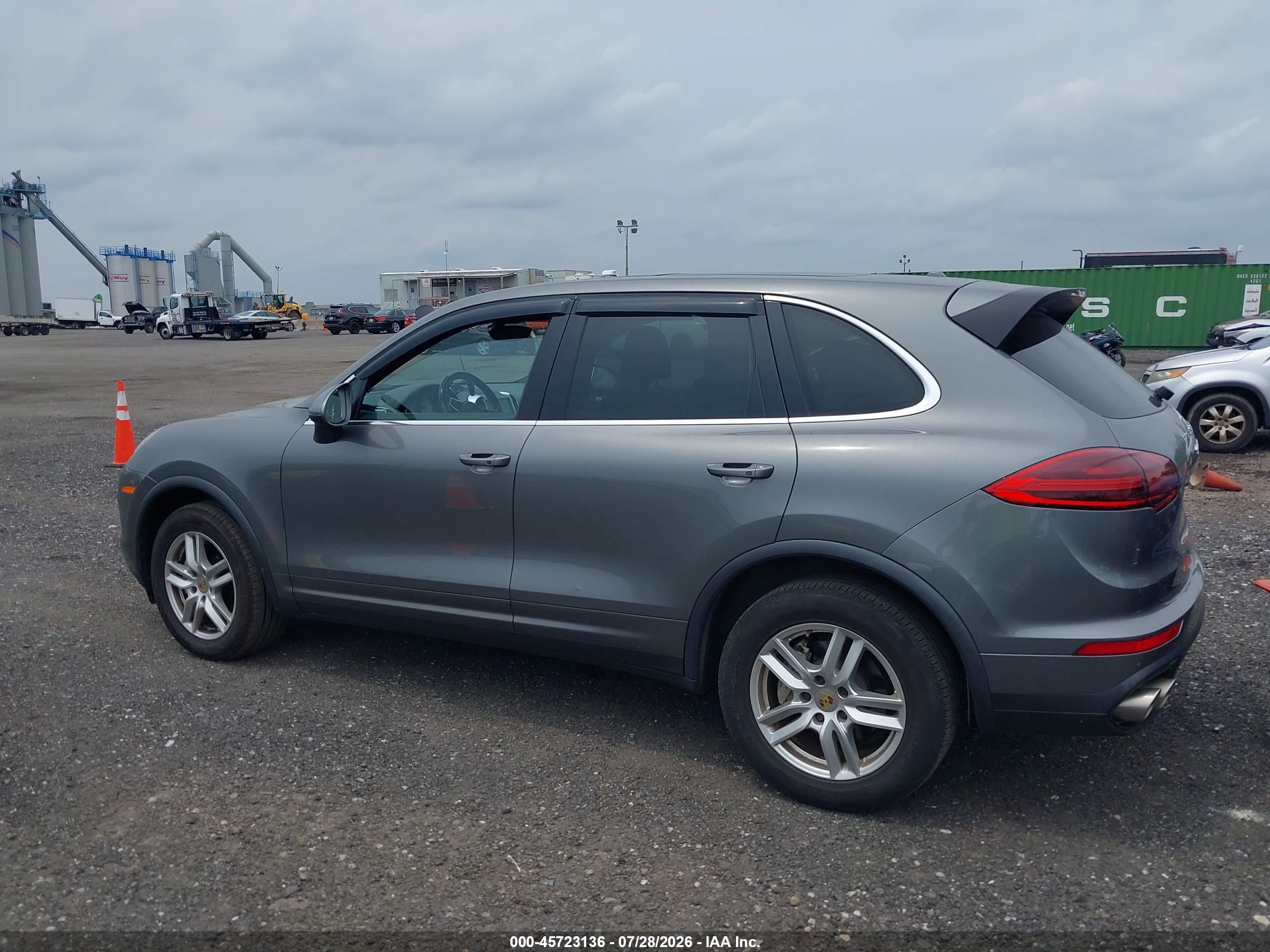 2017 PORSCHE CAYENNE S