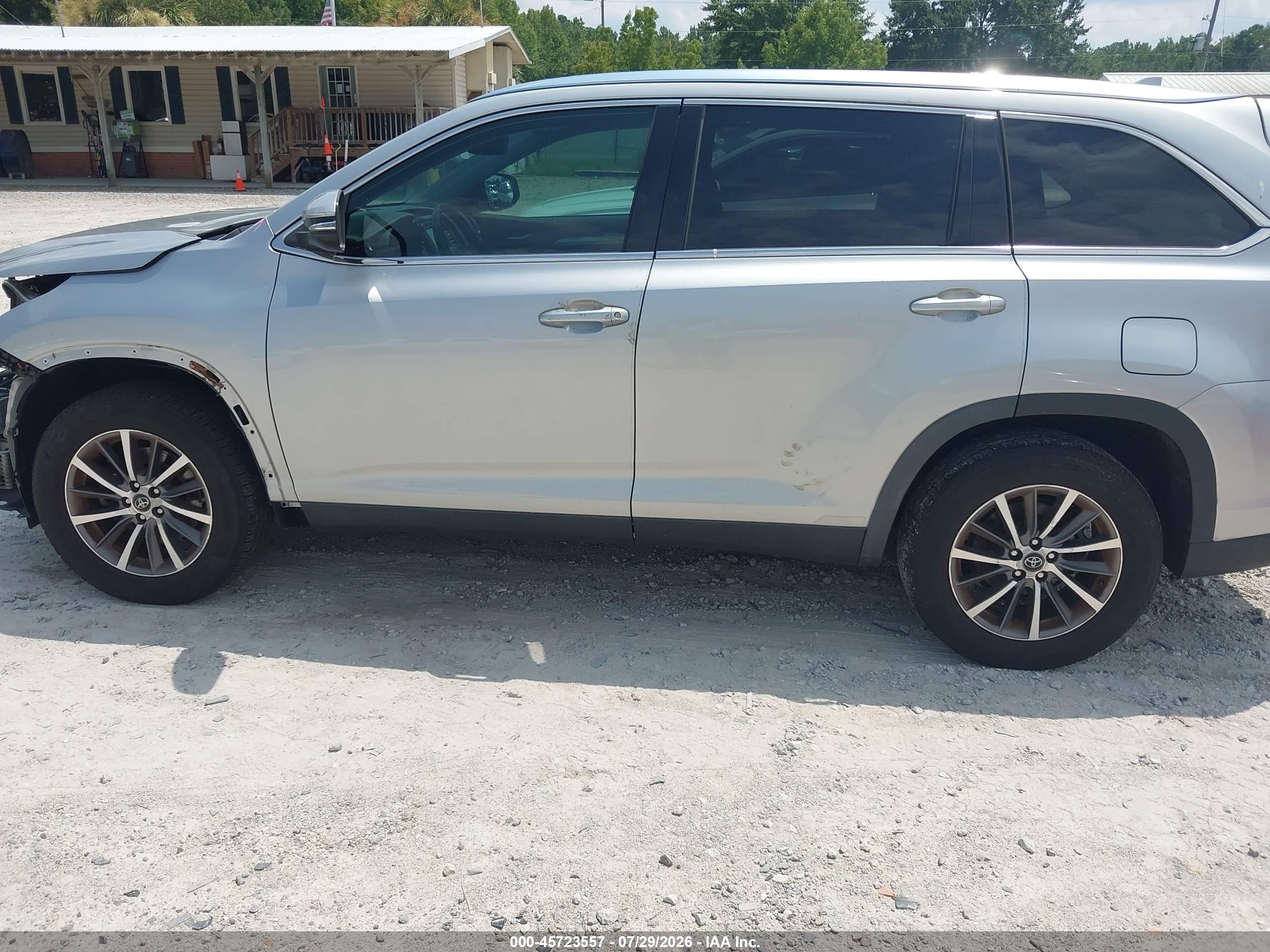 2019 TOYOTA HIGHLANDER XLE