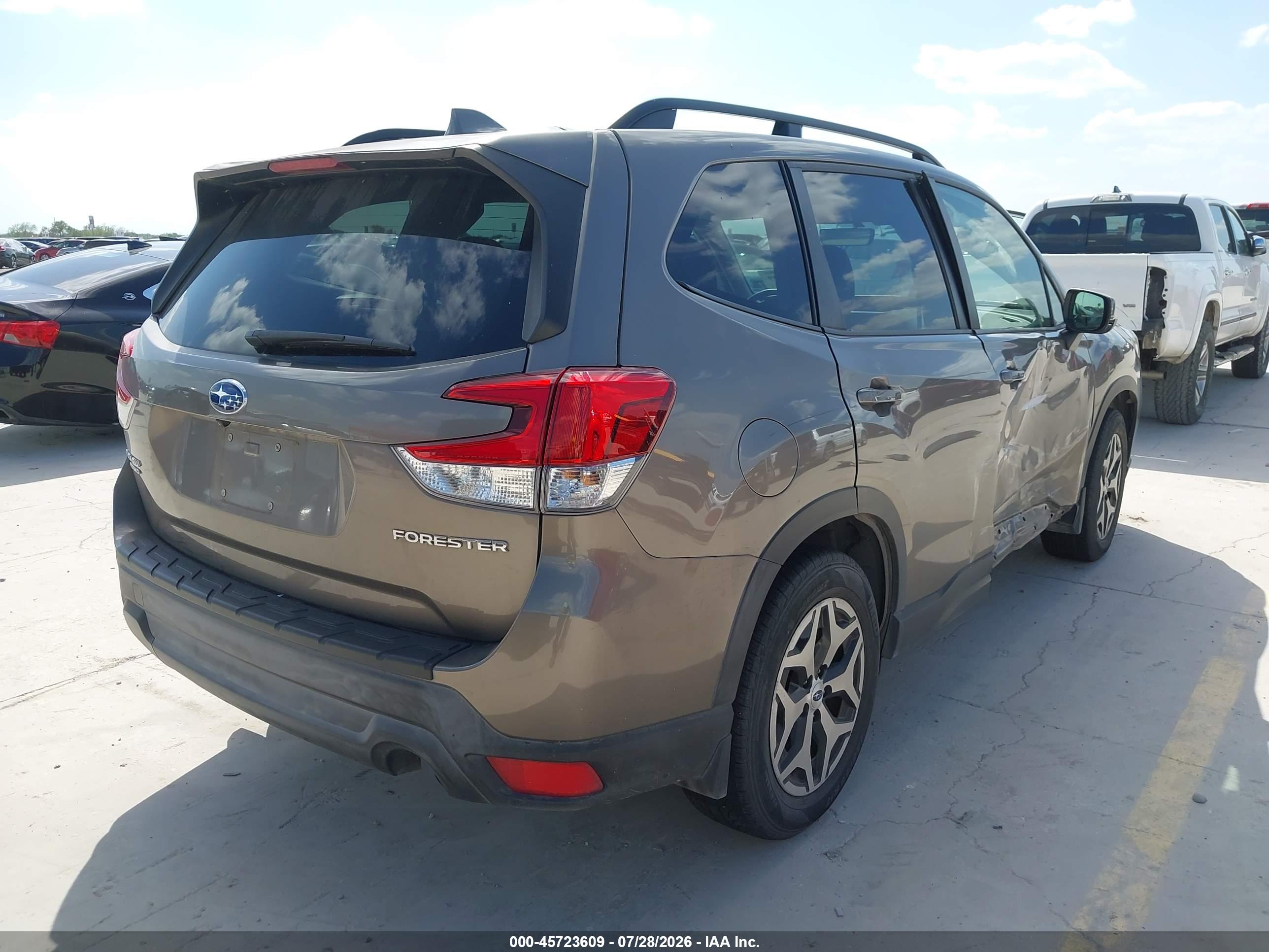 2021 SUBARU FORESTER PREMIUM — I4