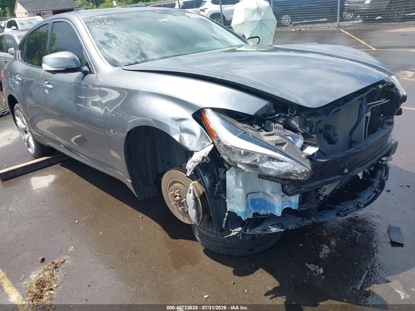 2016 INFINITI Q70 3.7X