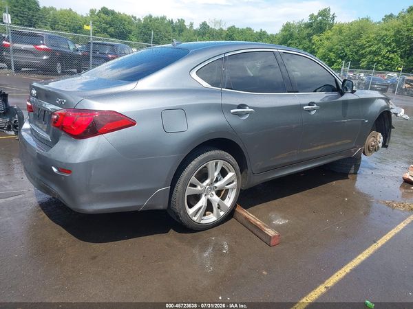 2016 INFINITI Q70 3.7X