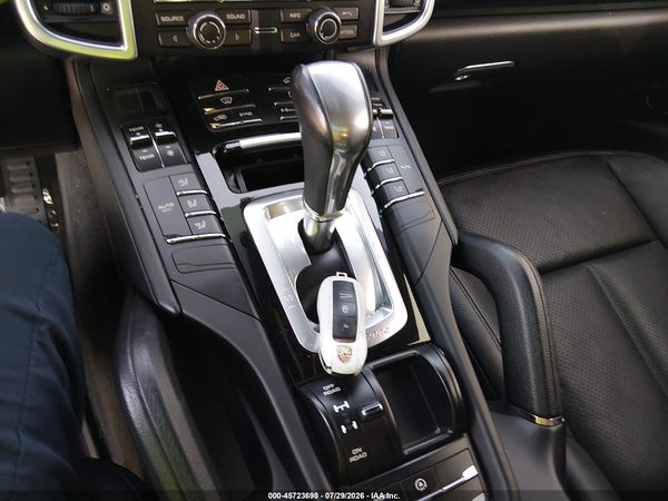 2016 PORSCHE CAYENNE