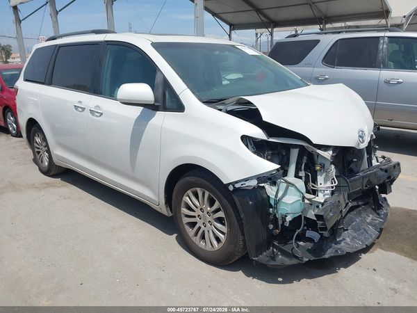 2015 TOYOTA SIENNA XLE 8 PASSENGER — I1