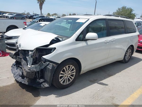 2015 TOYOTA SIENNA — I2