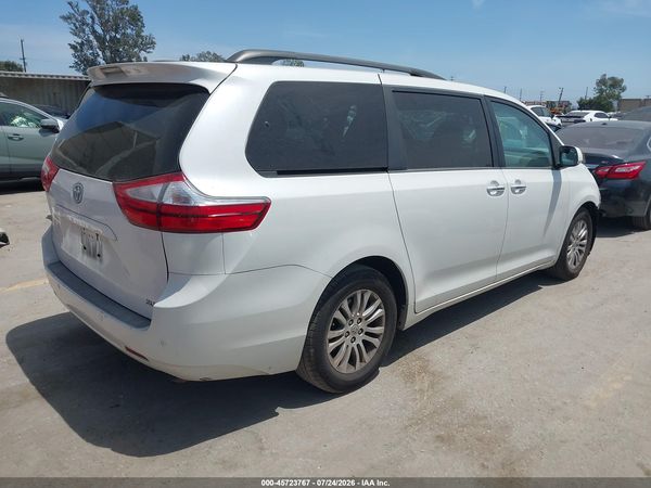2015 TOYOTA SIENNA XLE 8 PASSENGER — I4