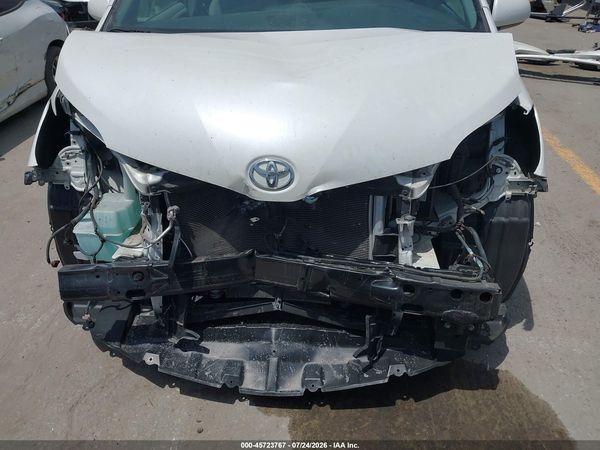 2015 TOYOTA SIENNA XLE 8 PASSENGER — I6