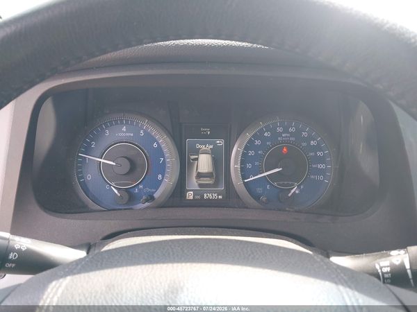 2015 TOYOTA SIENNA XLE 8 PASSENGER — I7