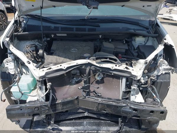 2015 TOYOTA SIENNA XLE 8 PASSENGER — I10