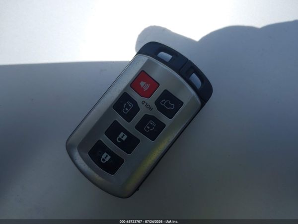2015 TOYOTA SIENNA XLE 8 PASSENGER — I11