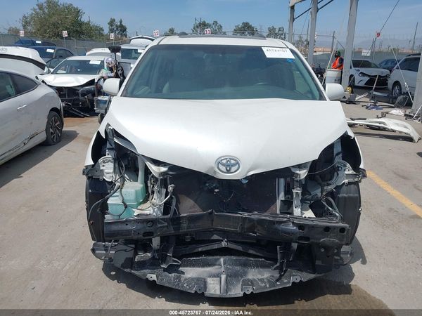2015 TOYOTA SIENNA XLE 8 PASSENGER — I115
