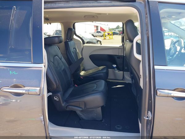 2017 CHRYSLER PACIFICA TOURING-L — I8