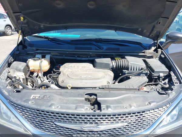 2017 CHRYSLER PACIFICA TOURING-L — I10