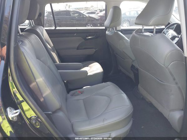 2020 TOYOTA HIGHLANDER XLE