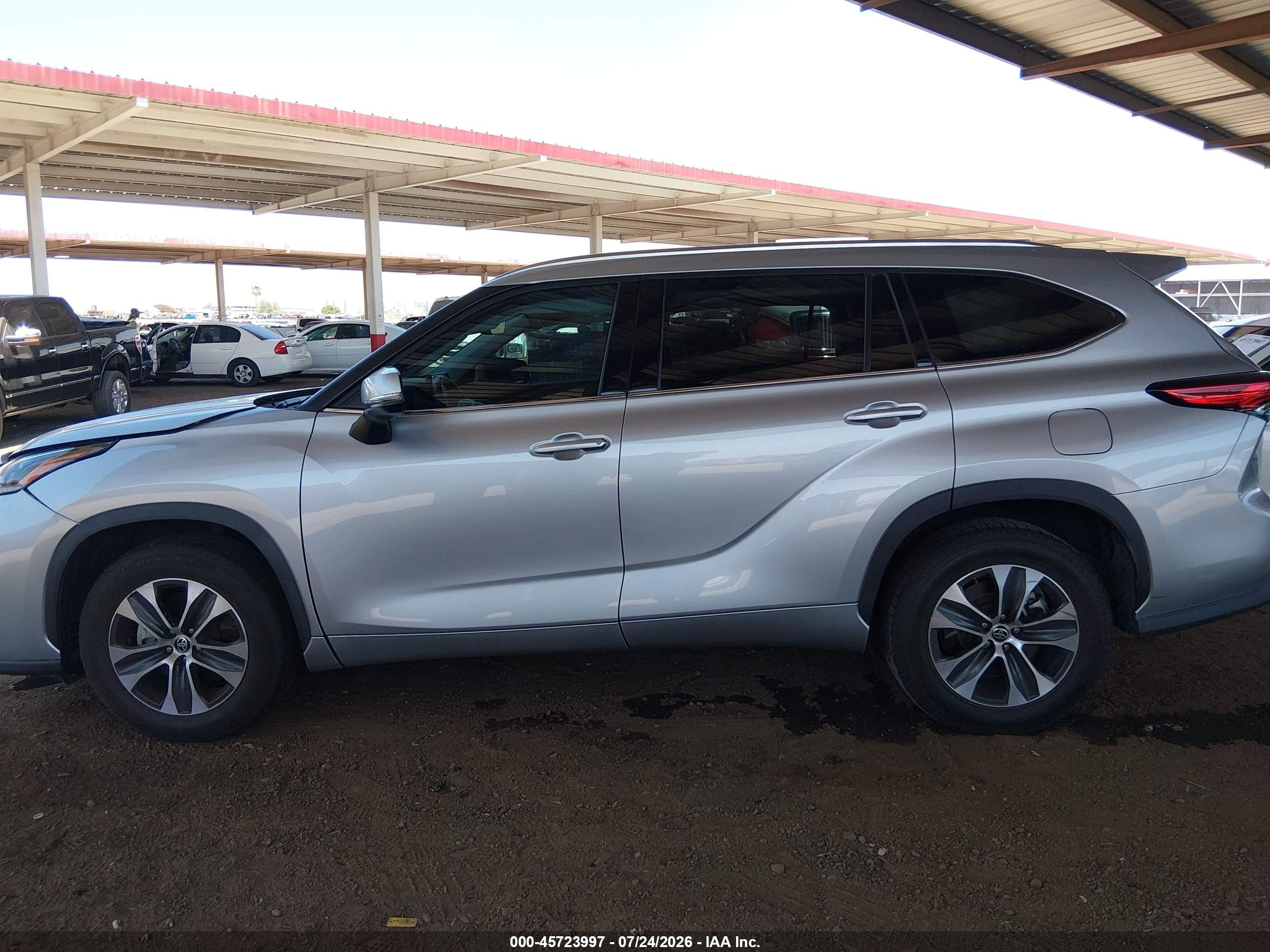 2021 TOYOTA HIGHLANDER XLE